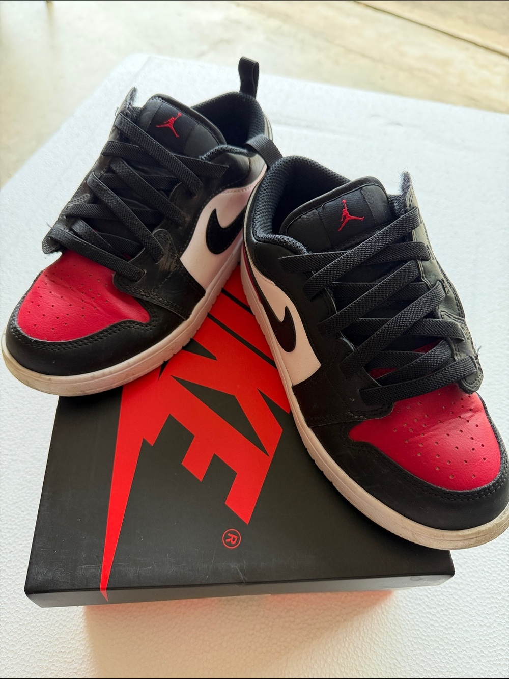 Nike Low Top (easy open Velcro)Sneakers in Black, Red & White